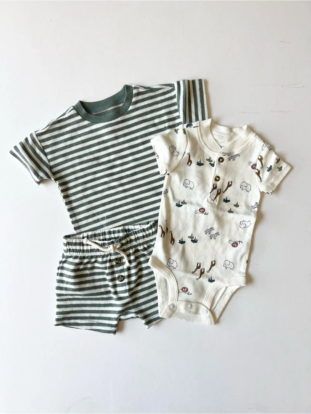 Carter’s 3pc Striped Knit Tee & Animal Print Bodysuit Set Size 3mon Green Cream